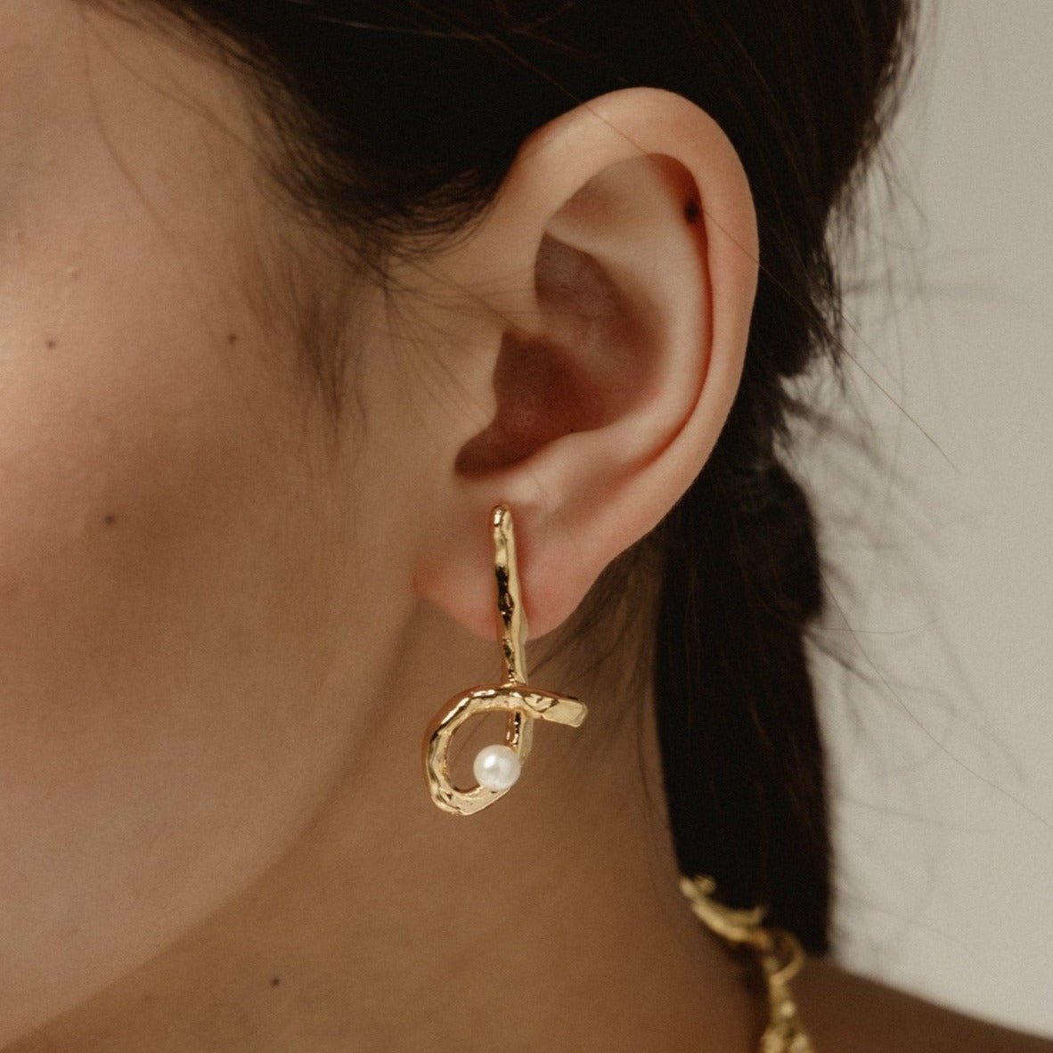 Glossy Curve Earring