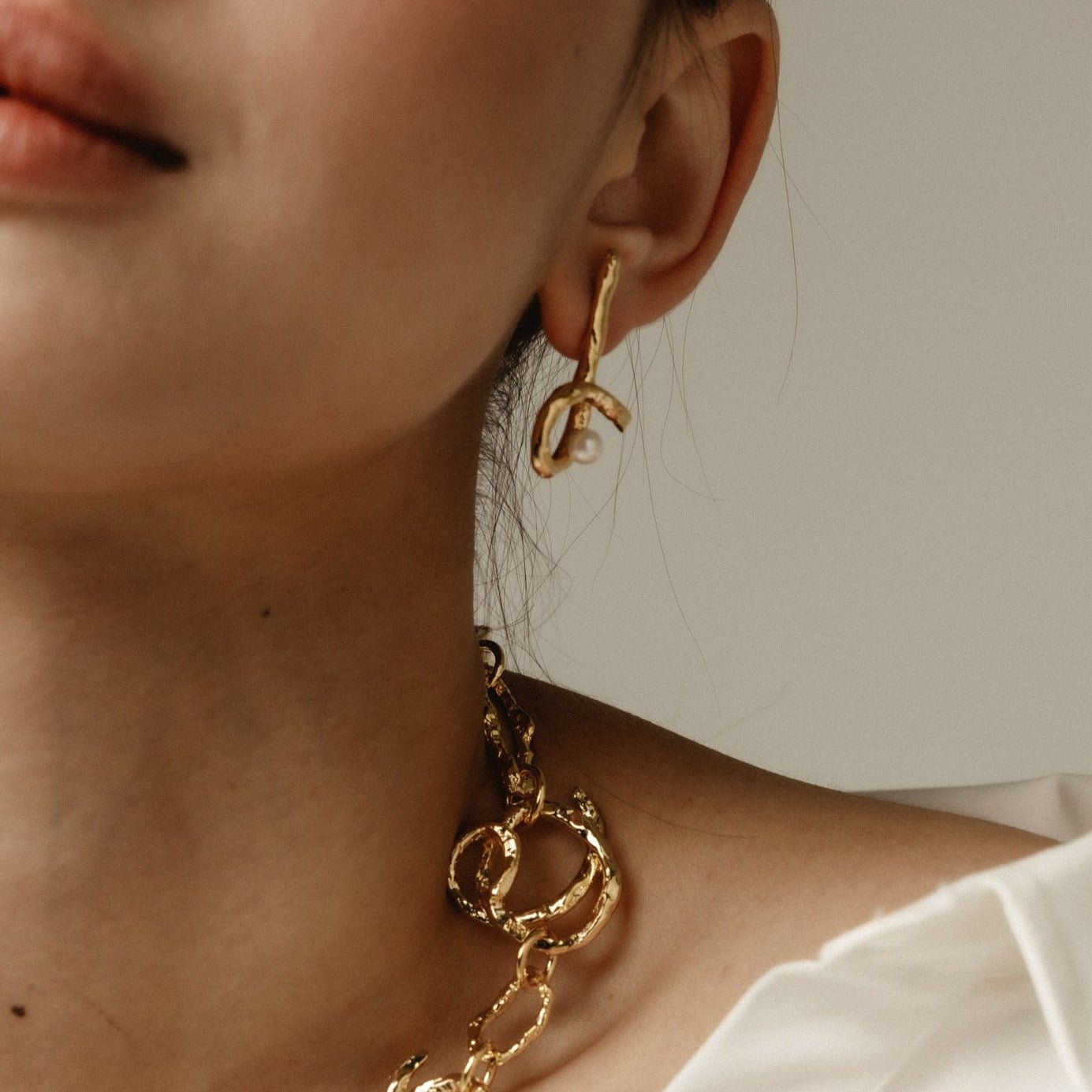 Glossy Curve Earring